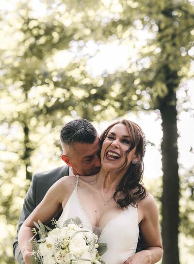 Hochzeitsreportage einer freien Trauung an der Schiffmühle in Grimma im angrenzenden Wald