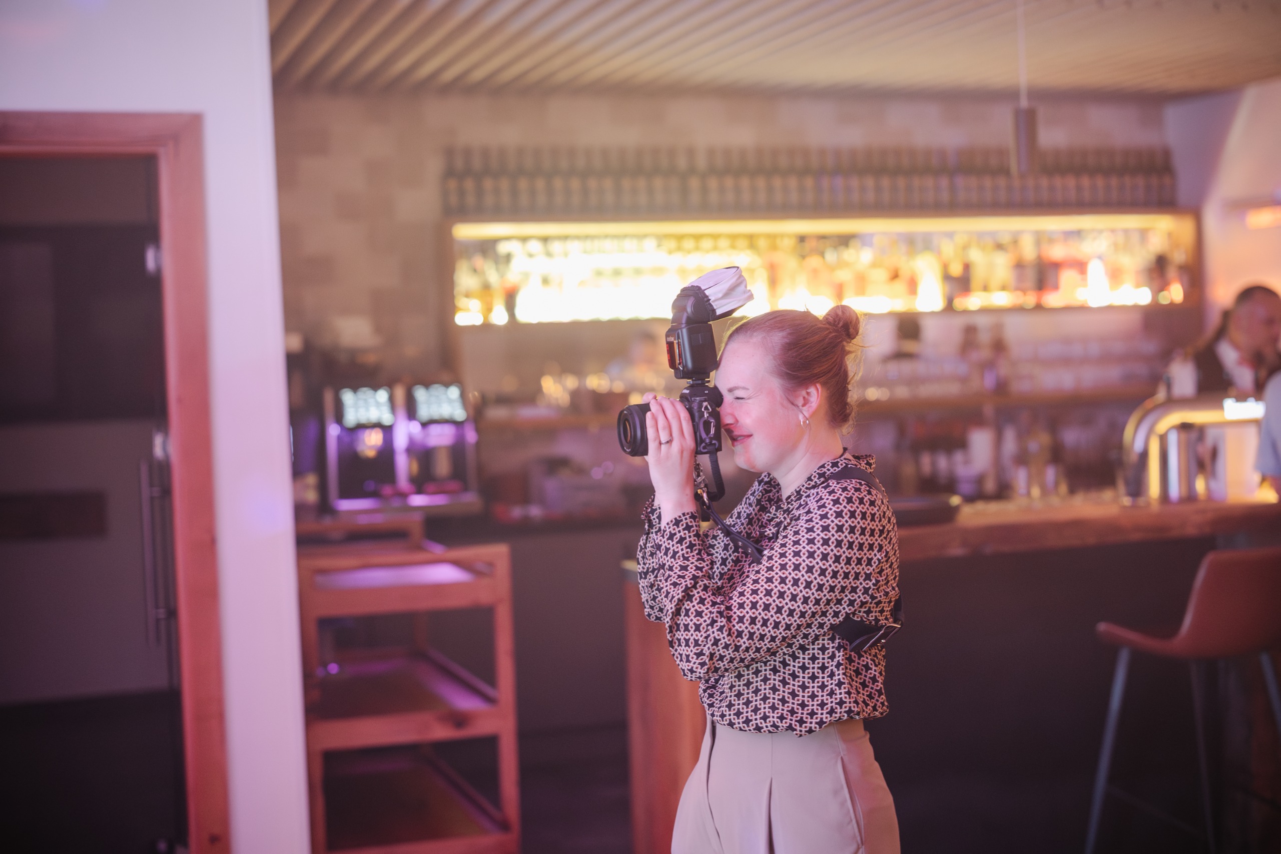 Hochzeitsfotografin bei einer Ganztagesreportage einer Hochzeit im Sauerland