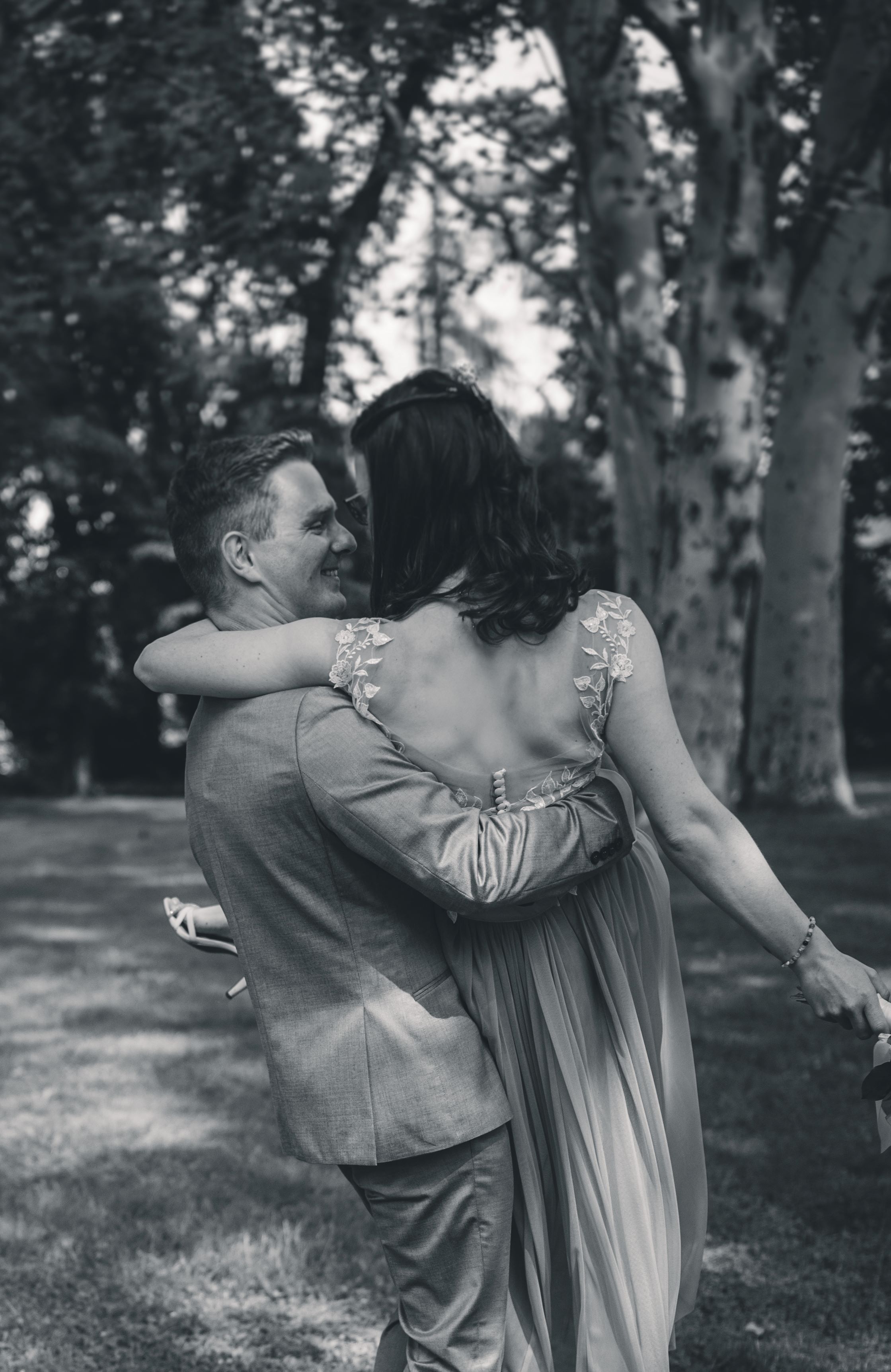 Brautpaar kurz vor der standesamtlichen Trauung in Altenburg – emotionaler Moment einer Hochzeitsreportage in Thüringen